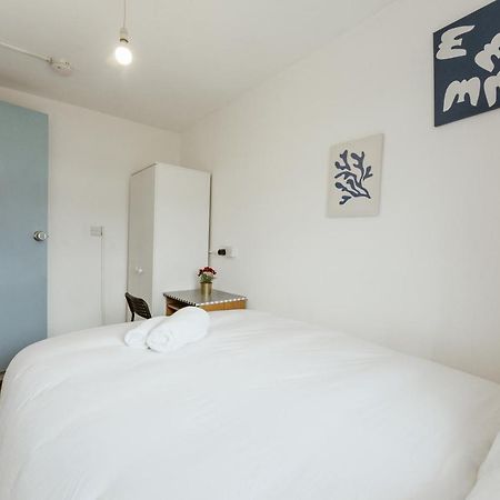 Upton Park Bedrooms 25 Min To Central Лондон Екстер'єр фото