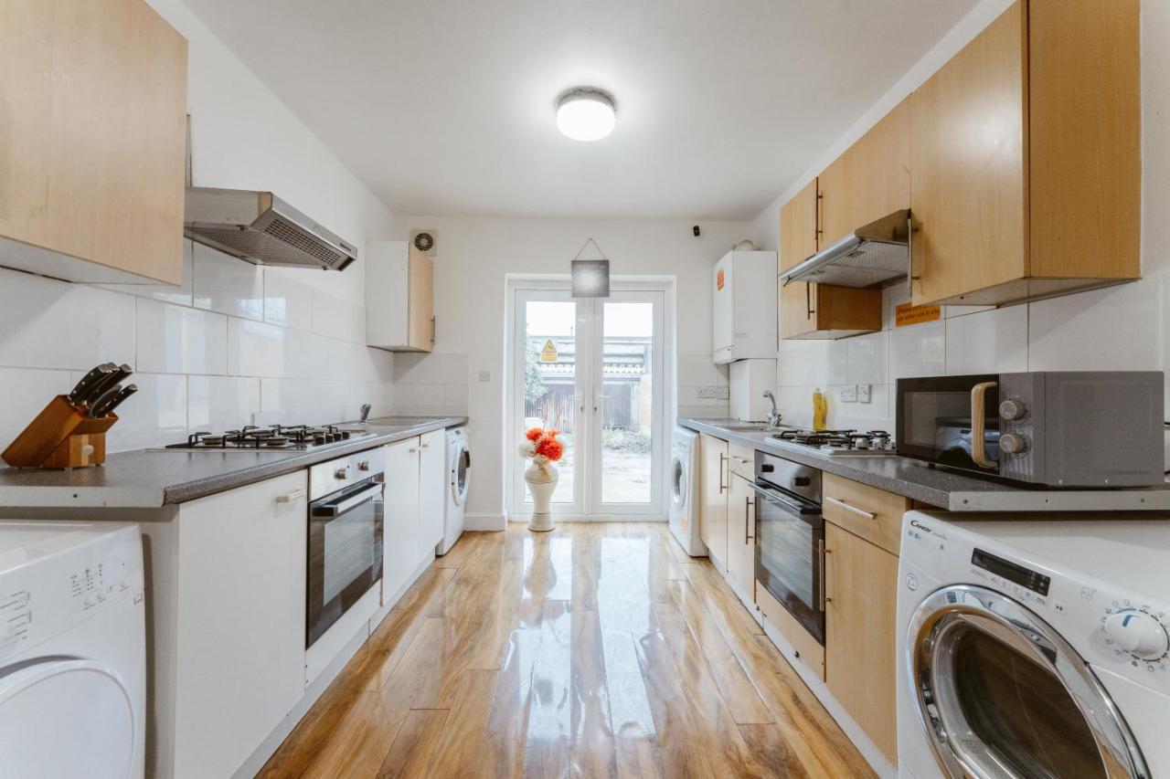 Upton Park Bedrooms 25 Min To Central Лондон Екстер'єр фото