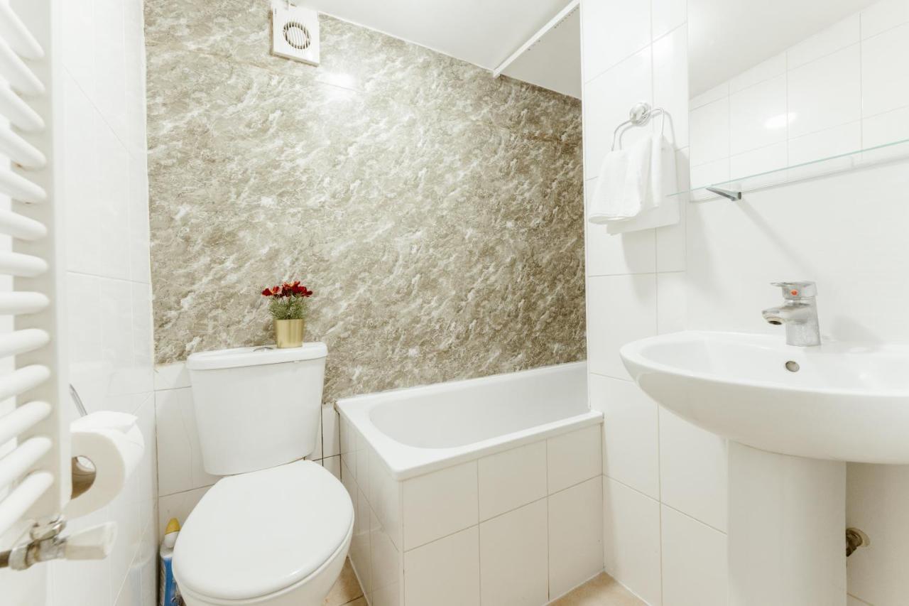 Upton Park Bedrooms 25 Min To Central Лондон Екстер'єр фото