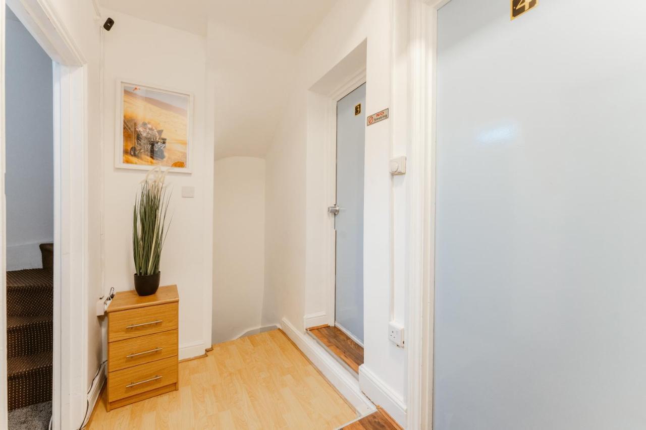 Upton Park Bedrooms 25 Min To Central Лондон Екстер'єр фото