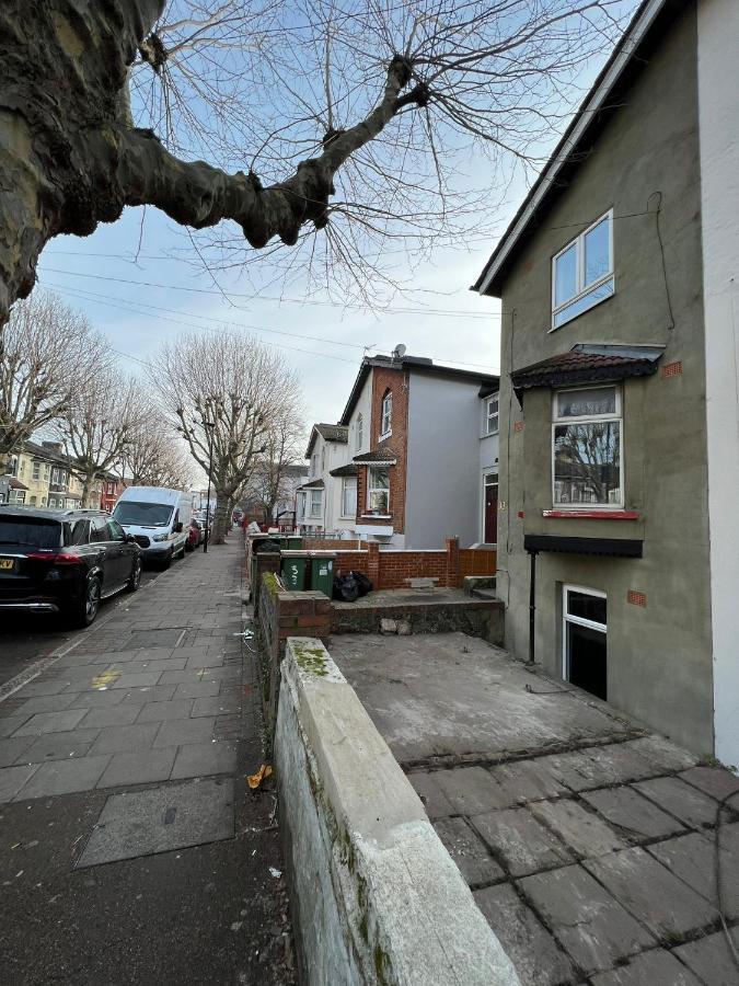 Upton Park Bedrooms 25 Min To Central Лондон Екстер'єр фото
