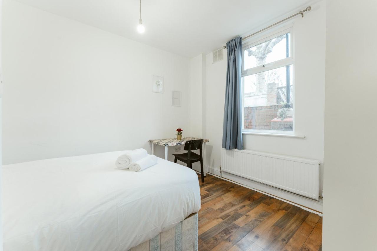 Upton Park Bedrooms 25 Min To Central Лондон Екстер'єр фото
