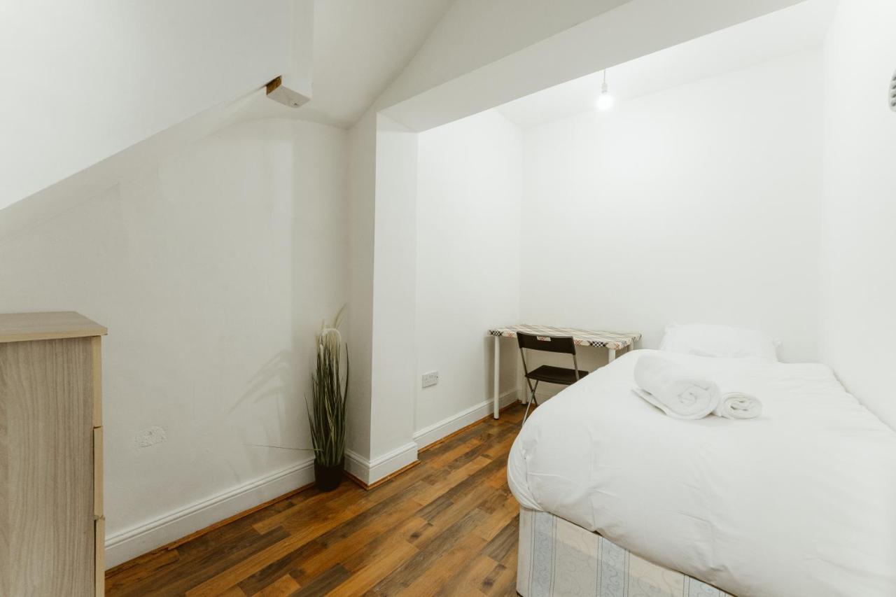 Upton Park Bedrooms 25 Min To Central Лондон Екстер'єр фото