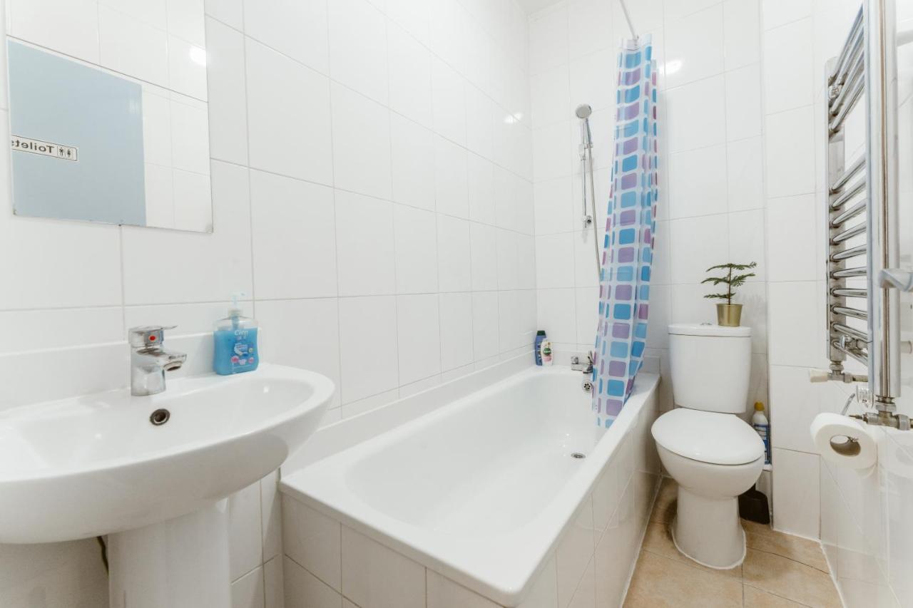 Upton Park Bedrooms 25 Min To Central Лондон Екстер'єр фото